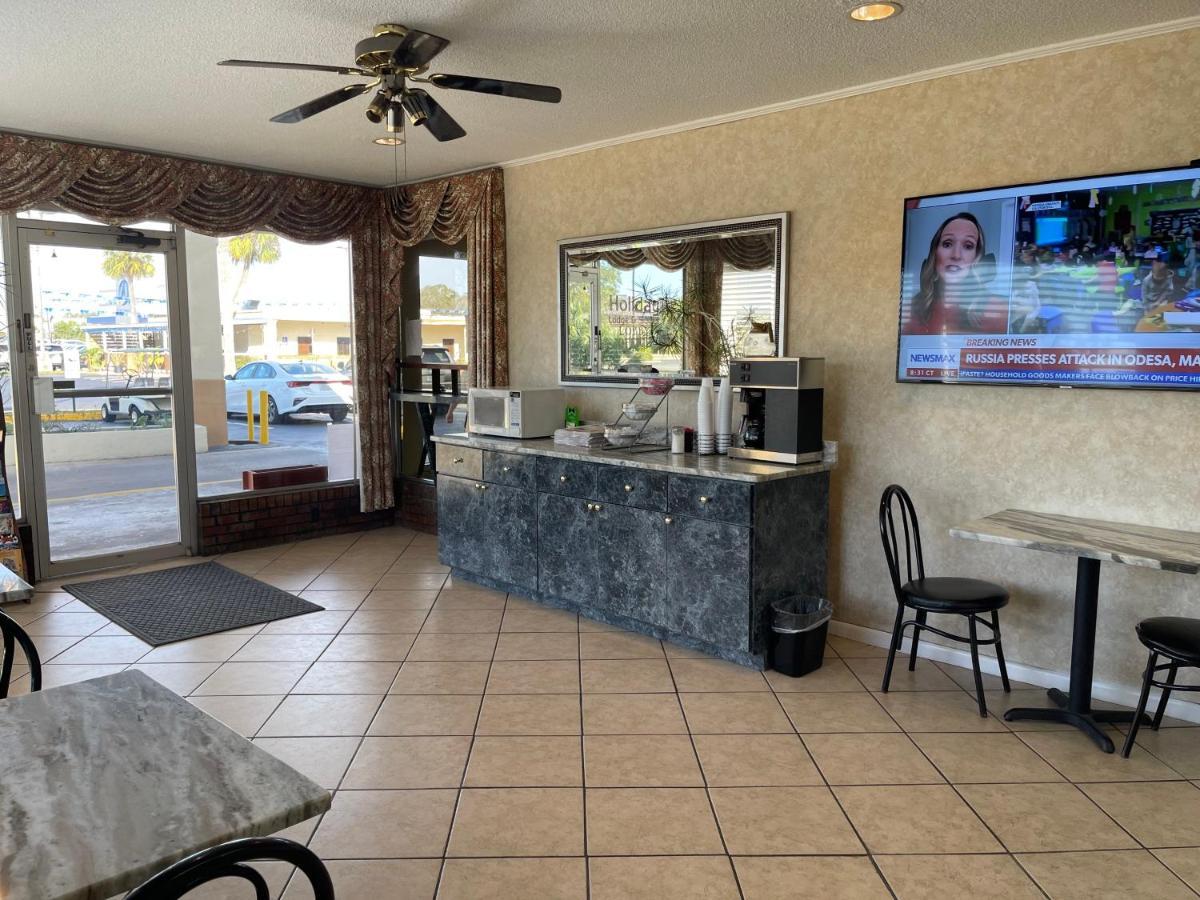 Hole Inn The Wall Hotel - Fort Walton Beach - Sunset Plaza - Nearby Beaches & Hurlburt Exterior photo