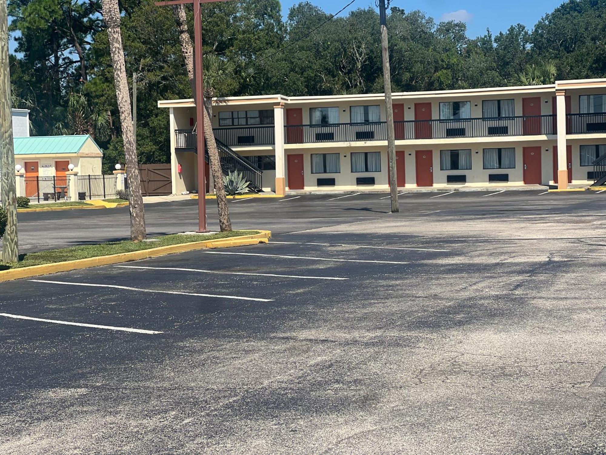 Hole Inn The Wall Hotel - Fort Walton Beach - Sunset Plaza - Nearby Beaches & Hurlburt Exterior photo